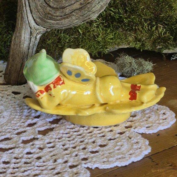 🍂 20% OFF - Vintage Pixie Elf Gnome in a Maple Leaf Figurine Trinket - Picture 6 of 12